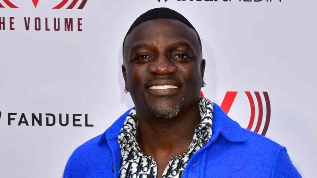 Twitter Reacts To Akon Admitting He Used His Brother As Body Double When Overbooked