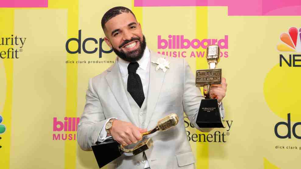 Drake Buys Necklace With 42 Diamonds Representing Times He Wanted To ...