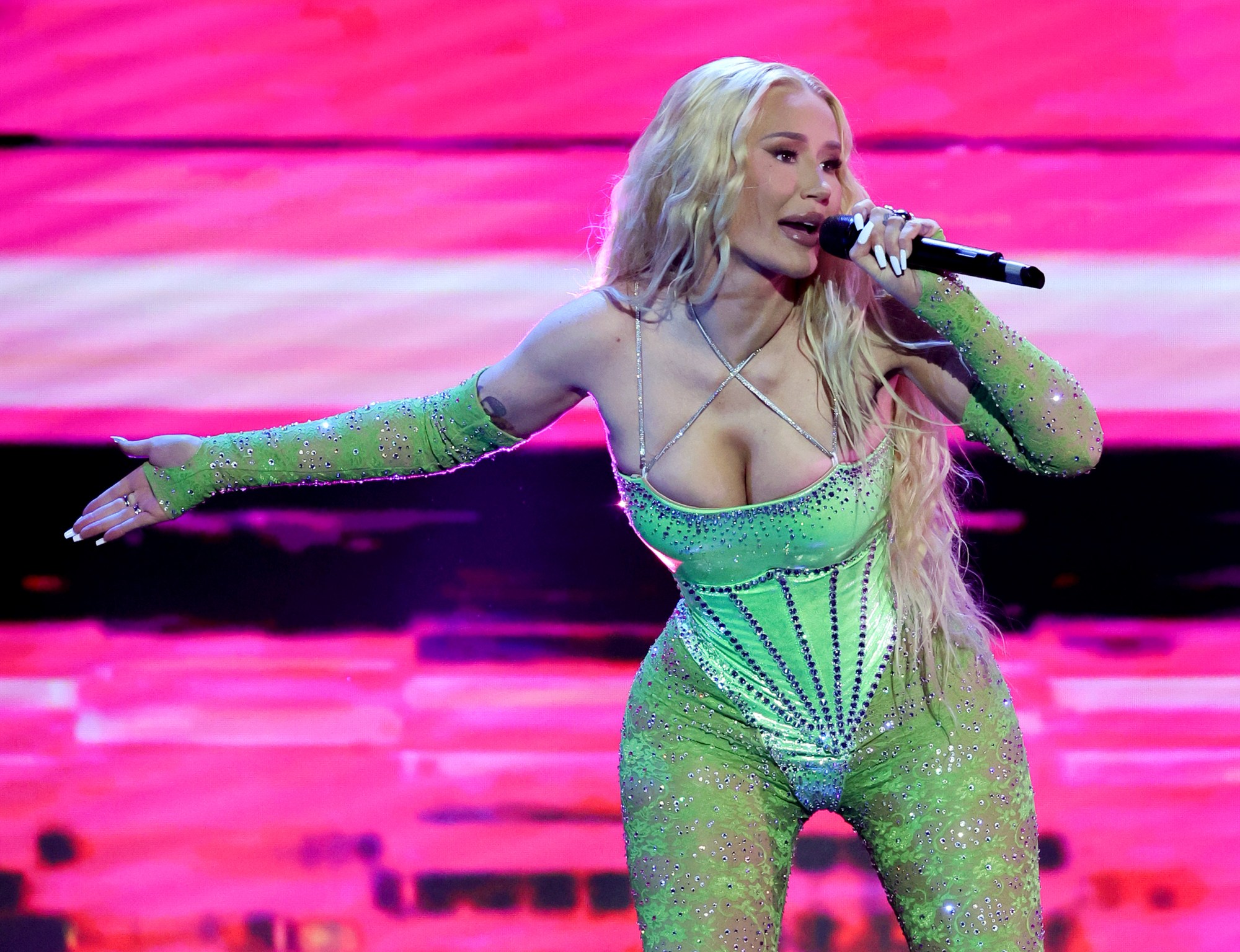 Iggy Azalea Is Done With Music But Delivers “Liberating” Performance At AVN  Awards In Vegas