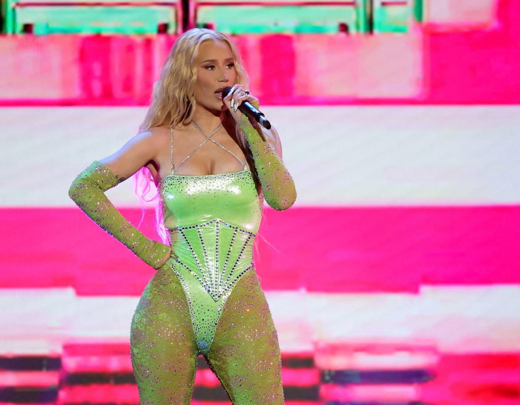 Iggy Azalea Clarifies Tweet & Confirms There Is No Beef With SZA